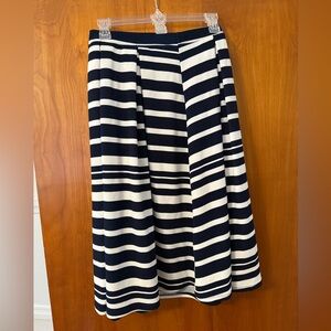 Mm mm mm size medium black and white skirt